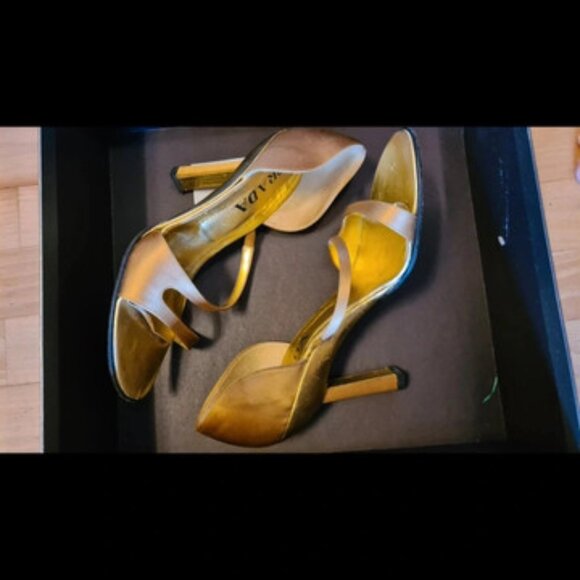 Prada heels - Picture 3 of 3